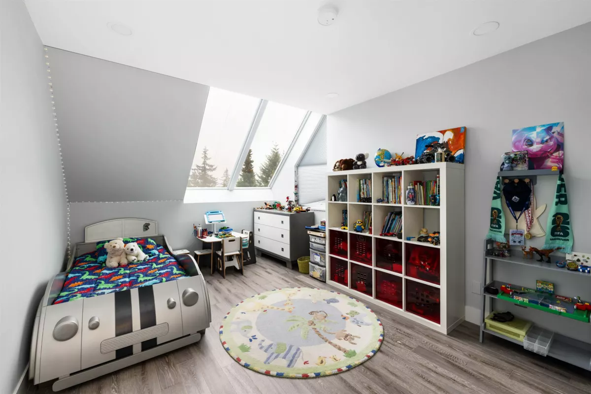Hallway Photo of 3722 Southridge Place, West Vancouver, BC
