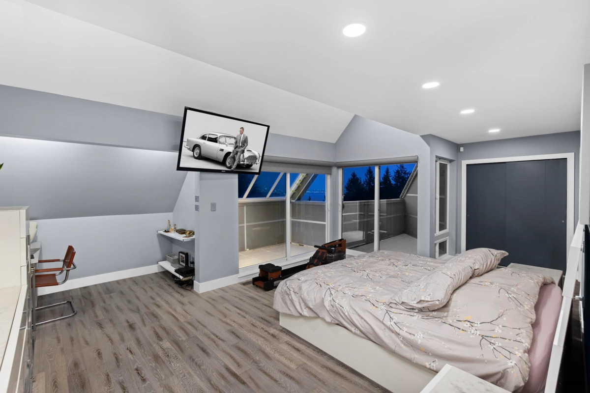 Laundry Room Photo of 3722 Southridge Place, West Vancouver, BC