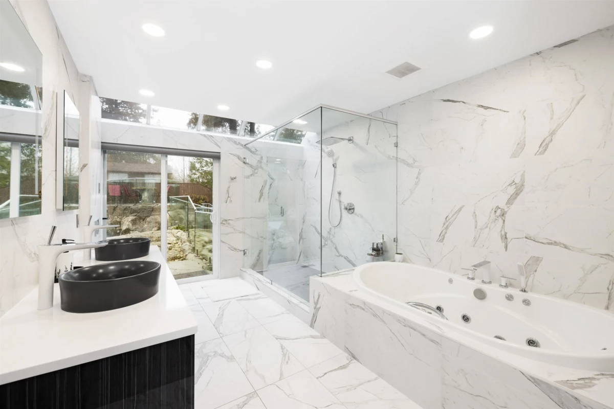 Mudroom Photo of 3722 Southridge Place, West Vancouver, BC