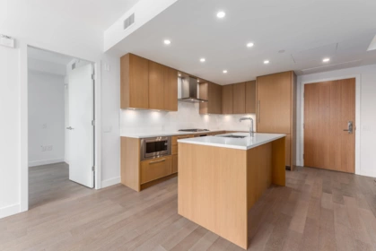 317 3220 Connaught Crescent, North Vancouver, BC, North Vancouver — Apartment/Condo for sale