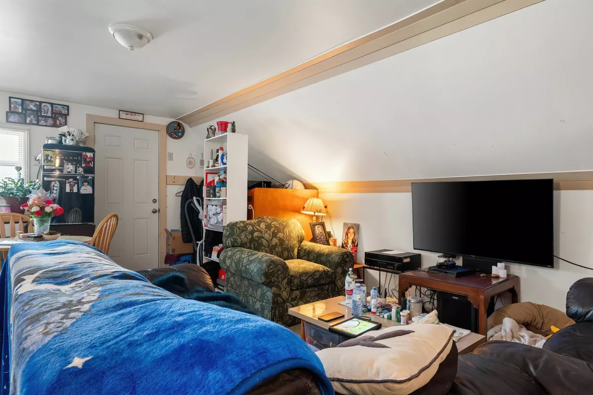 Backyard Photo of 709 7th Avenue, Hope, BC