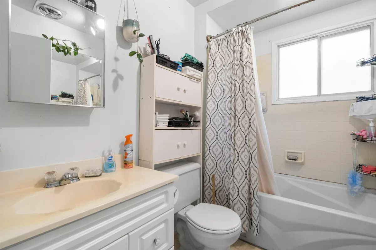 Breakfast Nook Photo of 709 7th Avenue, Hope, BC