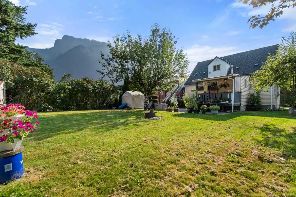 Community Amenities Photo (Clubhouse) of 709 7th Avenue, Hope, BC