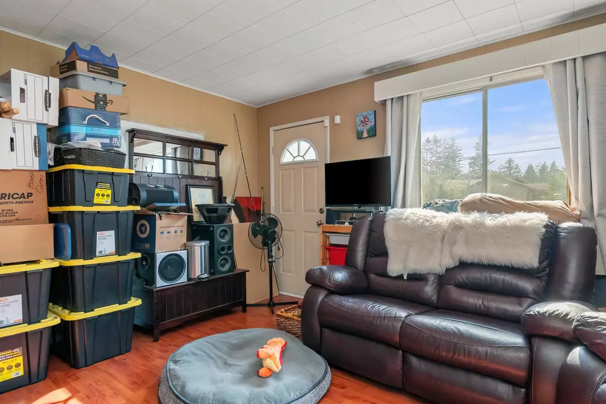 Family Room Photo of 709 7th Avenue, Hope, BC