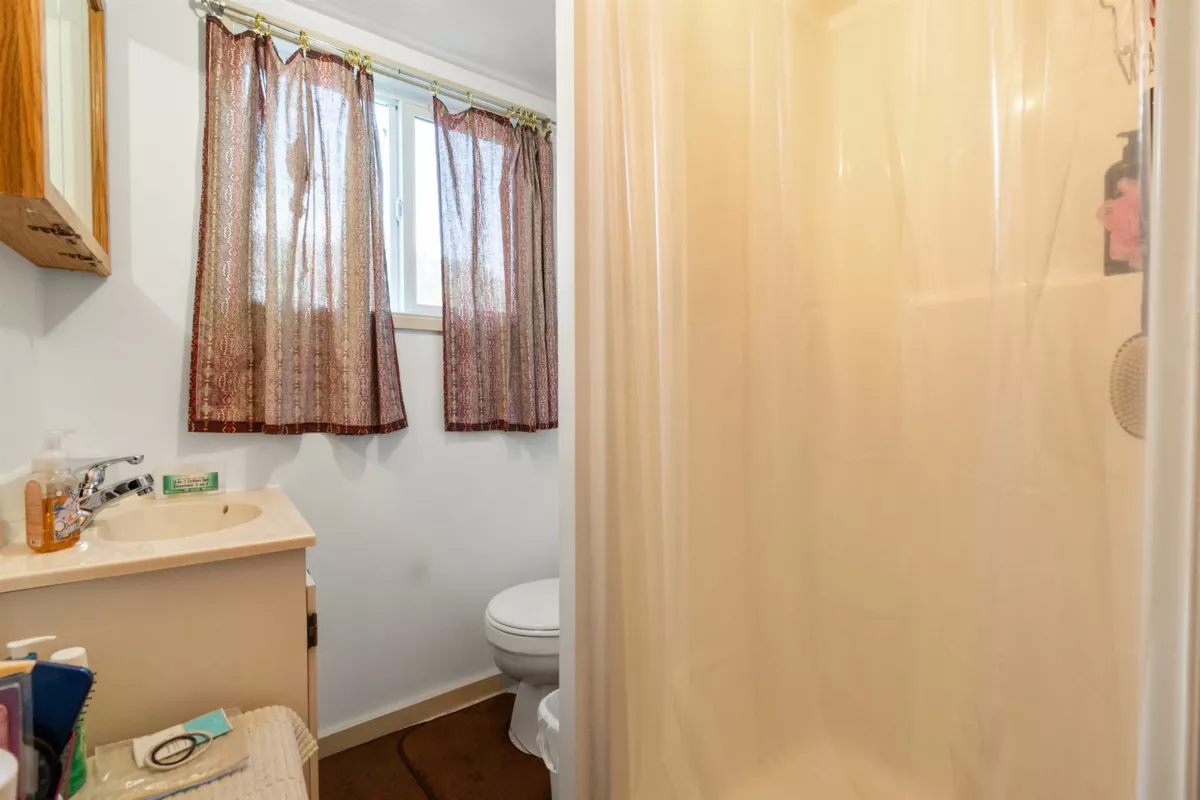 Front Yard Photo of 709 7th Avenue, Hope, BC