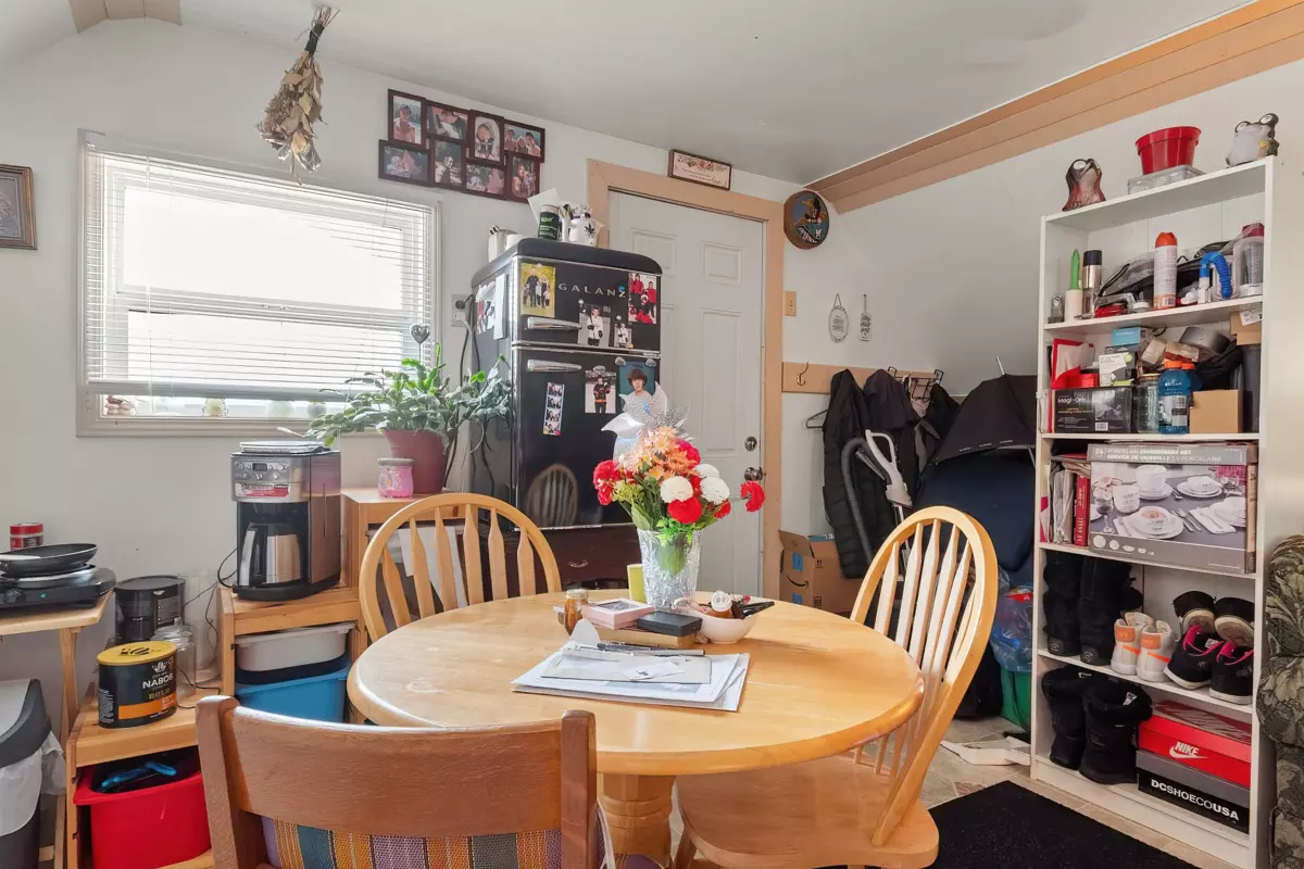 Garage Interior Photo of 709 7th Avenue, Hope, BC
