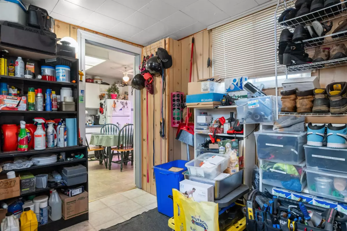 Guest Bathroom Photo of 709 7th Avenue, Hope, BC