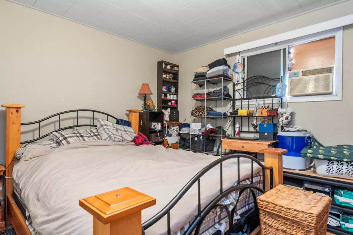 Kitchen Island Photo of 709 7th Avenue, Hope, BC