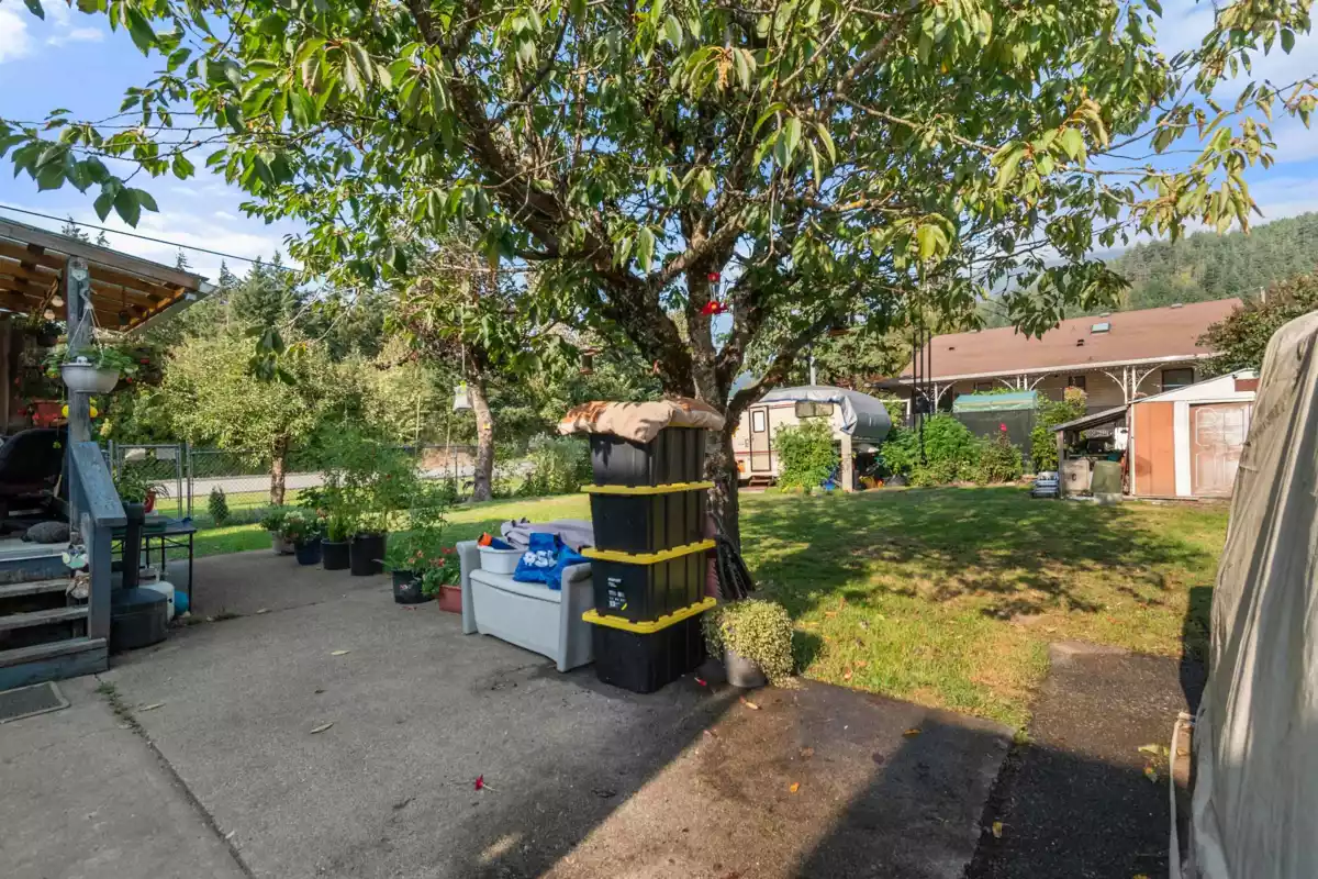 Outdoor Kitchen Photo of 709 7th Avenue, Hope, BC