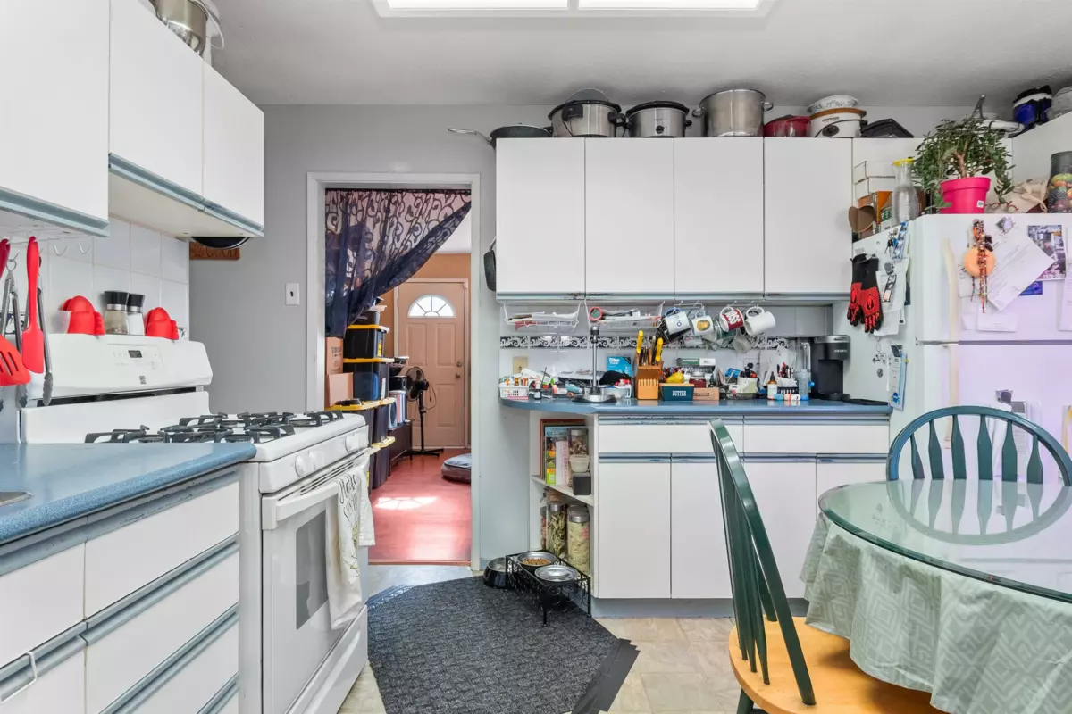 Powder Room Photo of 709 7th Avenue, Hope, BC