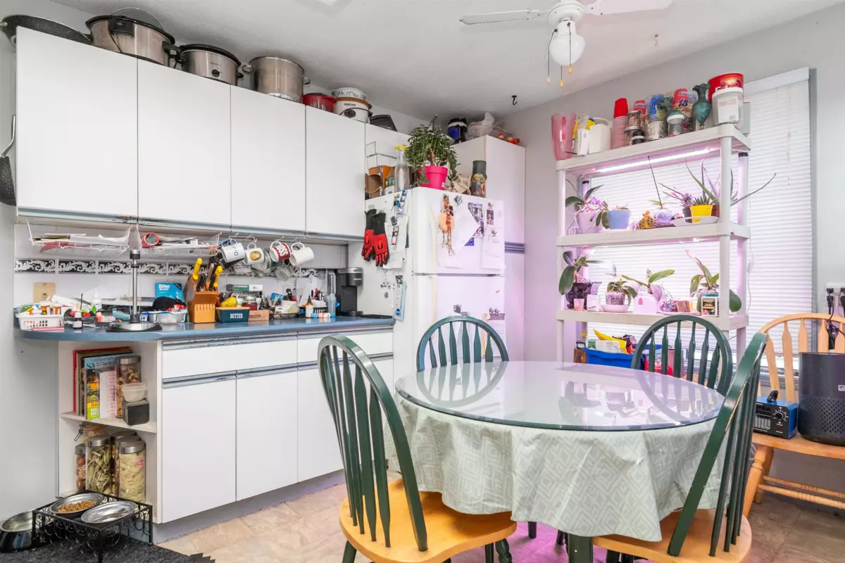 Primary Bathroom Photo of 709 7th Avenue, Hope, BC