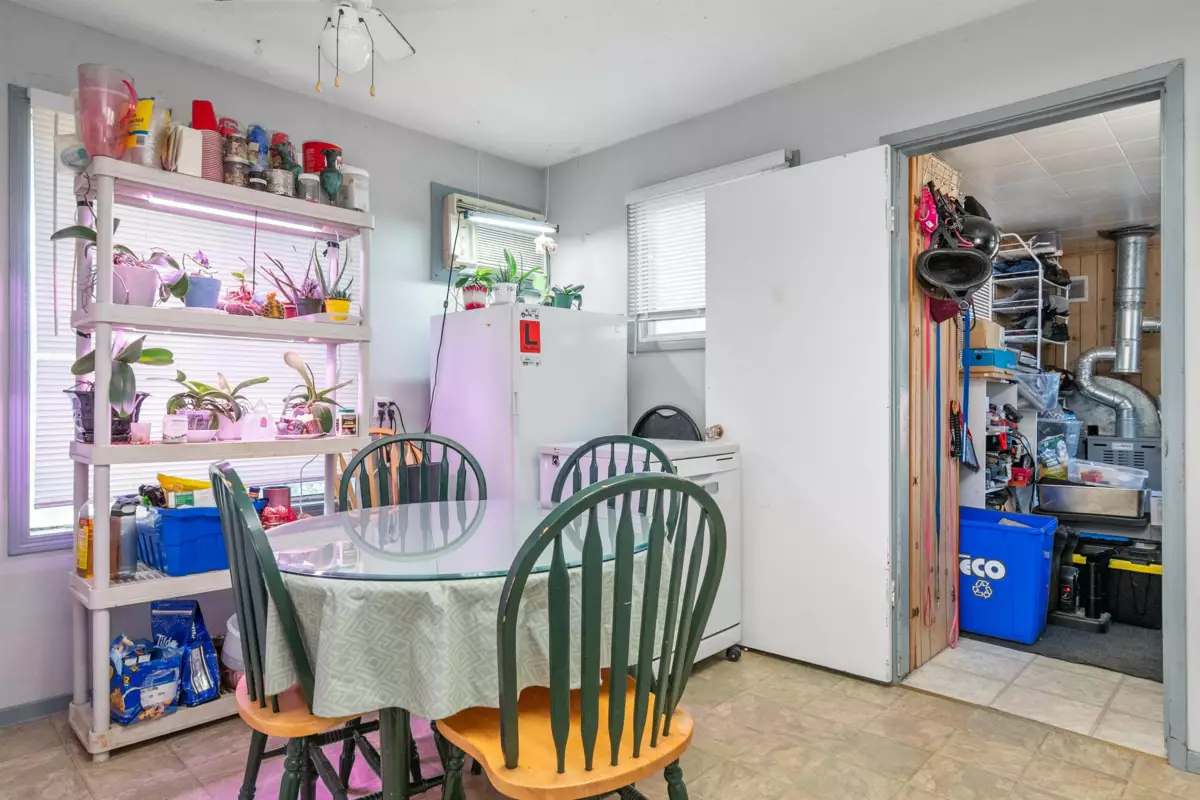 Primary Bedroom Photo of 709 7th Avenue, Hope, BC