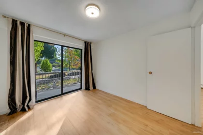 Entry Foyer Photo of 4565 W 9th Avenue, Vancouver, BC