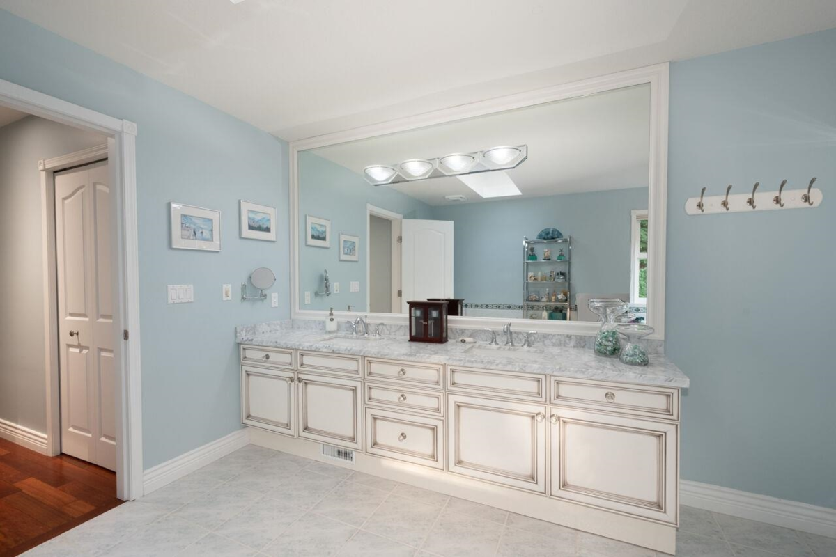 Hallway Photo of 51 Wilkes Creek Drive, Port Moody, BC