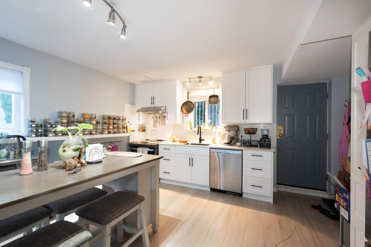 Outdoor Kitchen Photo of 51 Wilkes Creek Drive, Port Moody, BC