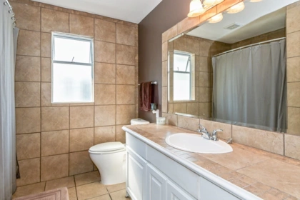 Powder Room Photo of 22925 125a Avenue, Maple Ridge, BC