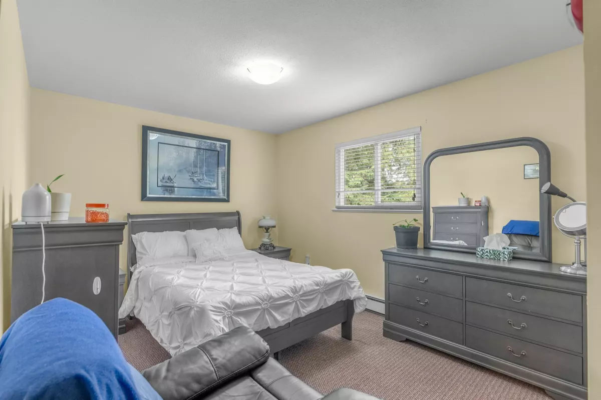 Entry Foyer Photo of 14075 110a Avenue, Surrey, BC