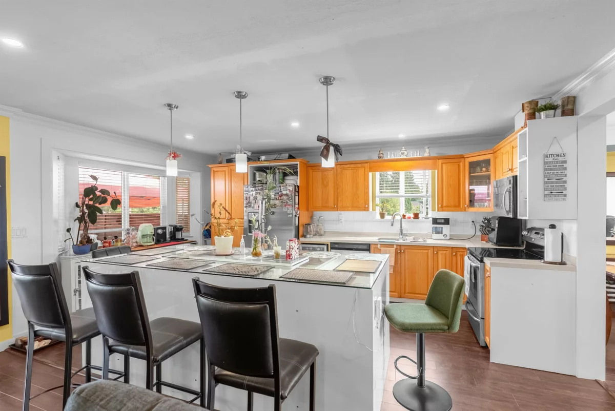 Kitchen Island Photo of 14075 110a Avenue, Surrey, BC