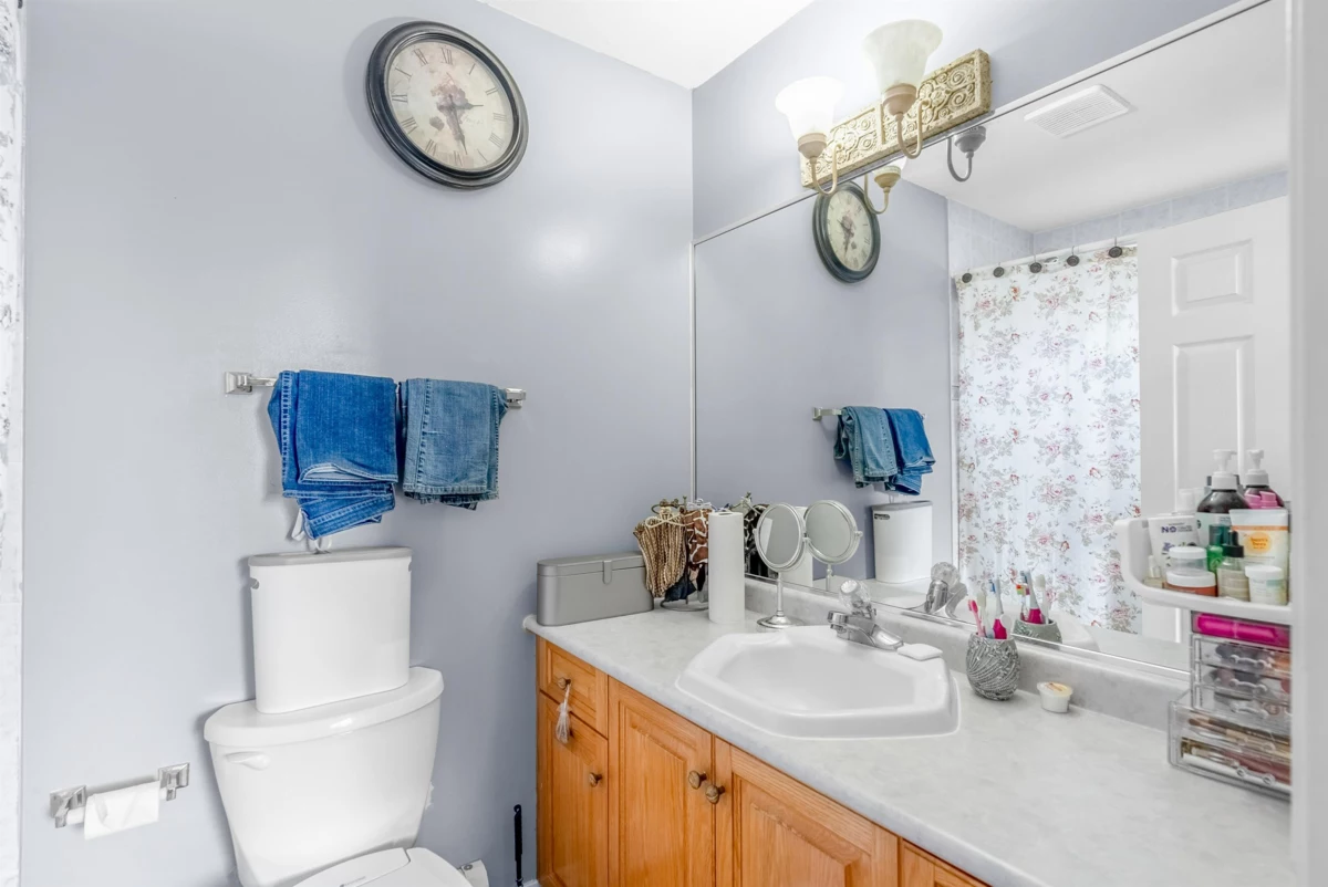 Mudroom Photo of 14075 110a Avenue, Surrey, BC