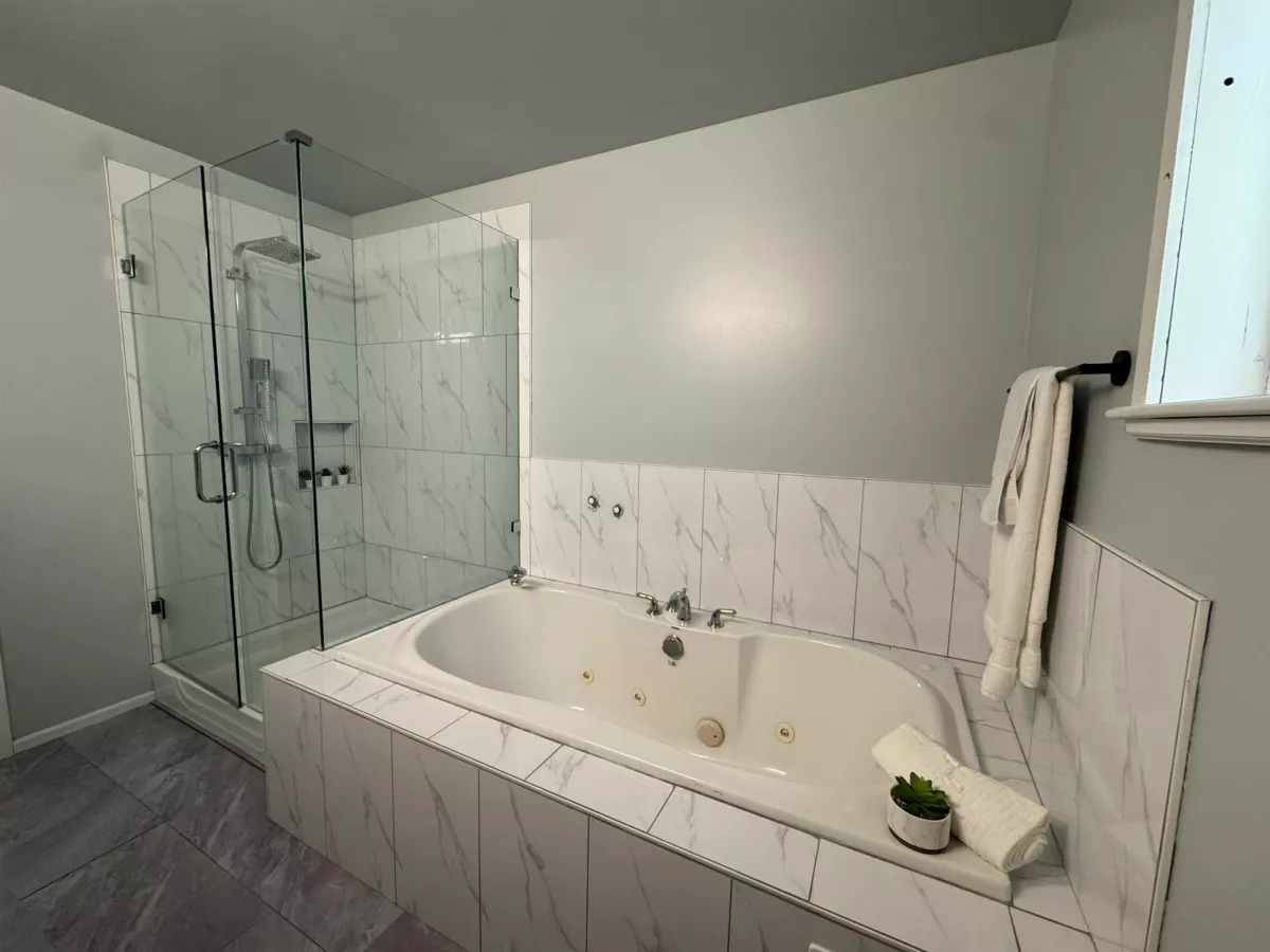 Primary Bathroom Photo of 714 Charter Road, Mayne Island, BC