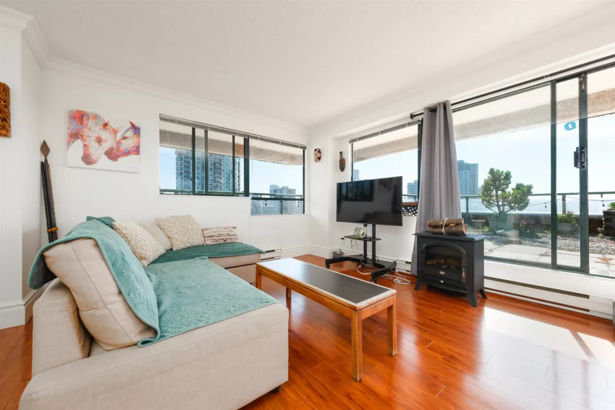 Entry Foyer Photo of 1105 1026 Queens Avenue, New Westminster, BC