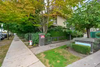 Garden / Landscaping Photo of 4923 Dawson Street, Burnaby, BC