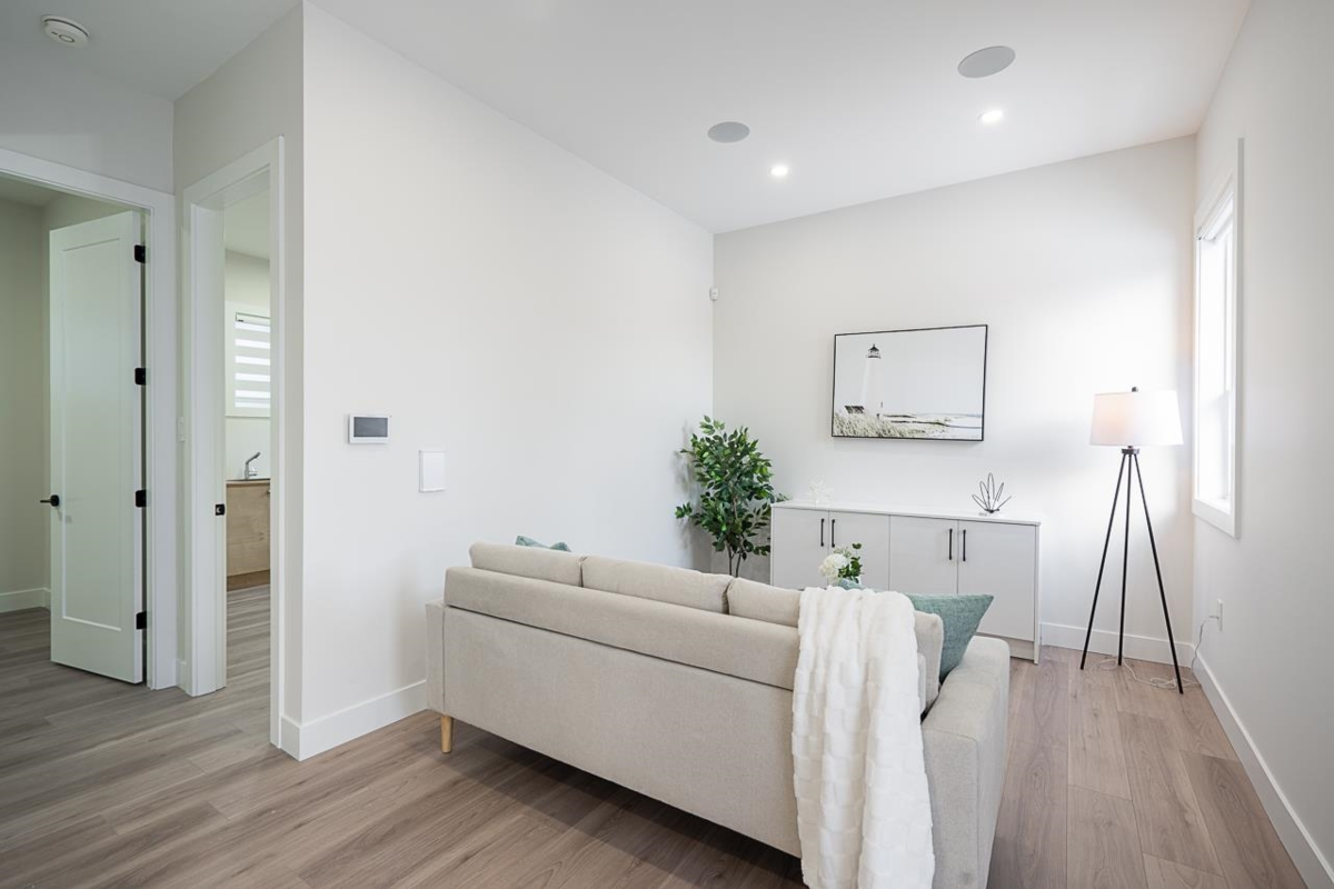 Primary Bathroom Photo of 7880 15th Street, Burnaby, BC