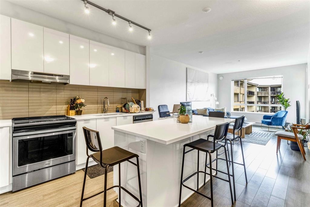 Exterior Front Photo of 305 31158 Westridge Place, Abbotsford, BC