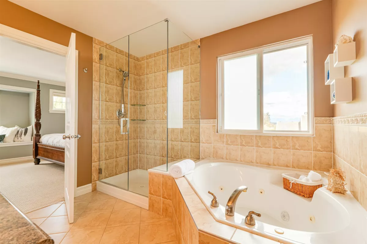 Entry Foyer Photo of 16453 61 Avenue, Surrey, BC