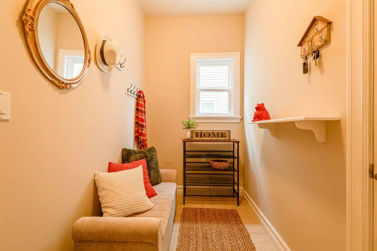 Guest Bathroom Photo of 16453 61 Avenue, Surrey, BC