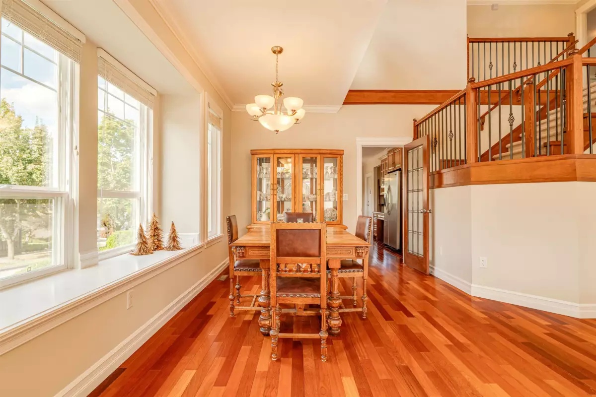 Kitchen Island Photo of 16453 61 Avenue, Surrey, BC