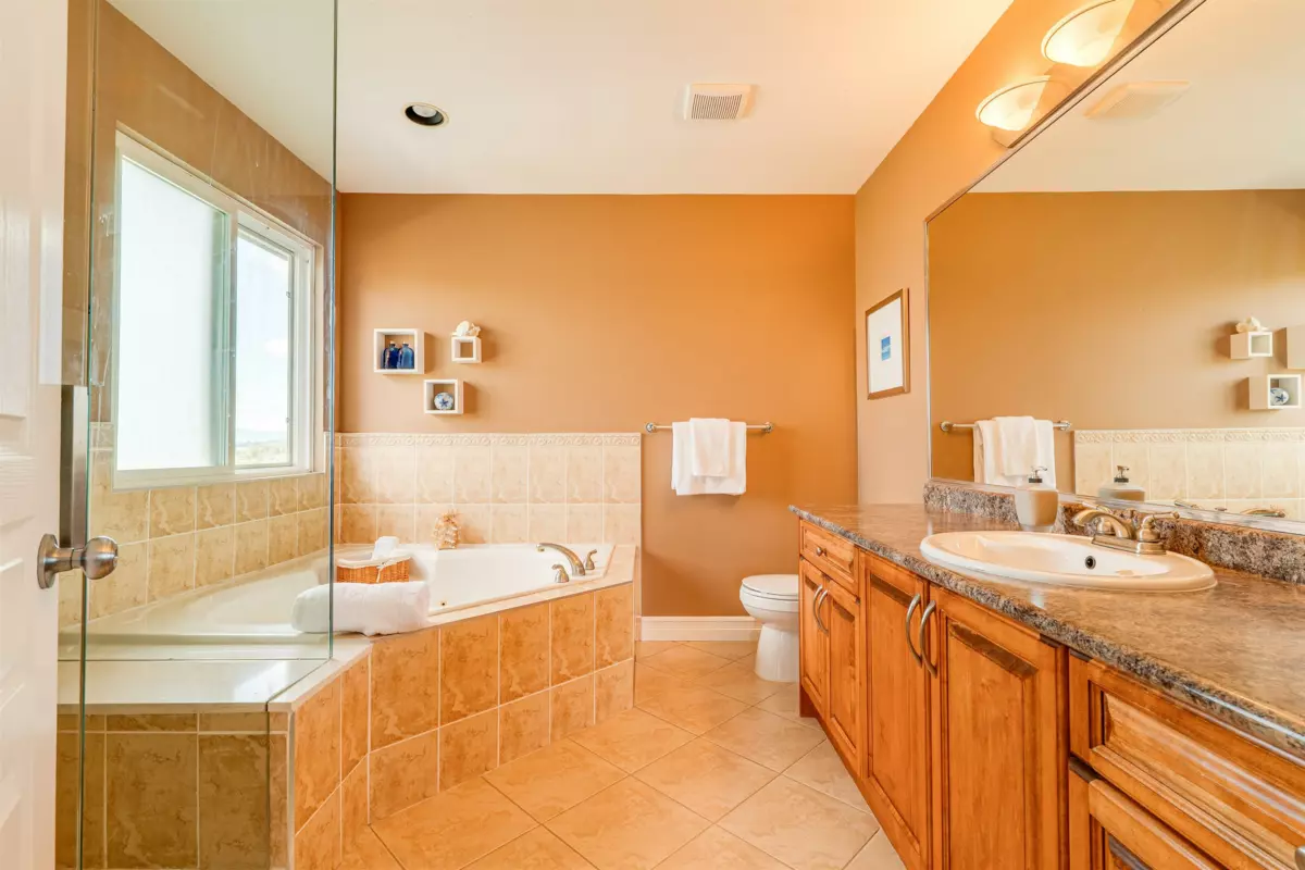 Mudroom Photo of 16453 61 Avenue, Surrey, BC