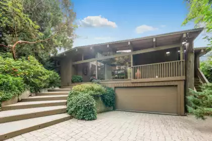 3902 Southridge Avenue, West Vancouver, BC, West Vancouver — Single Family Residence for sale