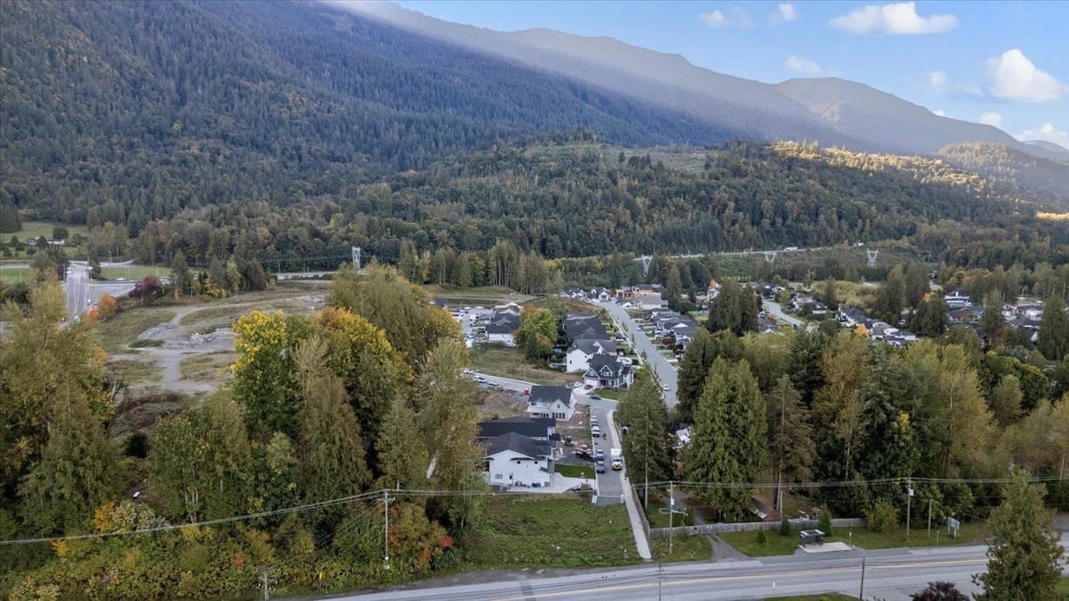 Kitchen Island Photo of 2 52845 Lilac Lane, Rosedale, BC