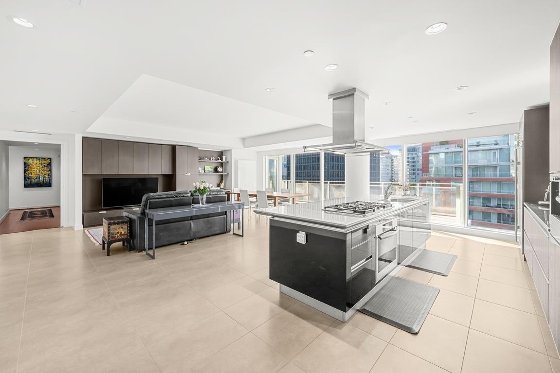 Dining Area Photo of 2101 1139 W Cordova Street, Vancouver, BC