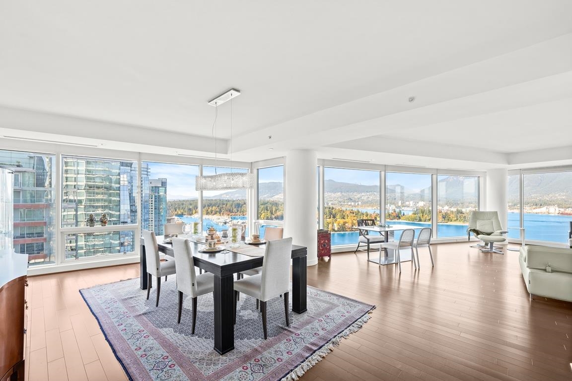 Kitchen Island Photo of 2101 1139 W Cordova Street, Vancouver, BC