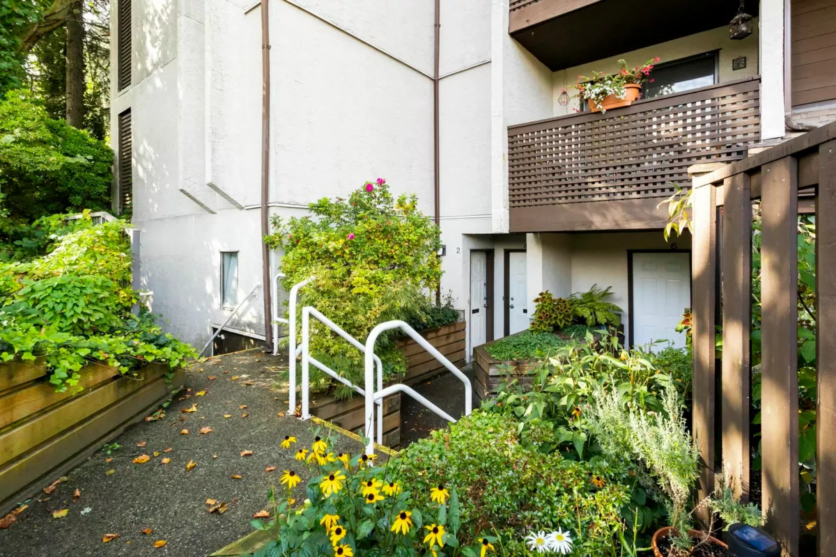 Living Room Photo of 6 340 Ginger Drive, New Westminster, BC