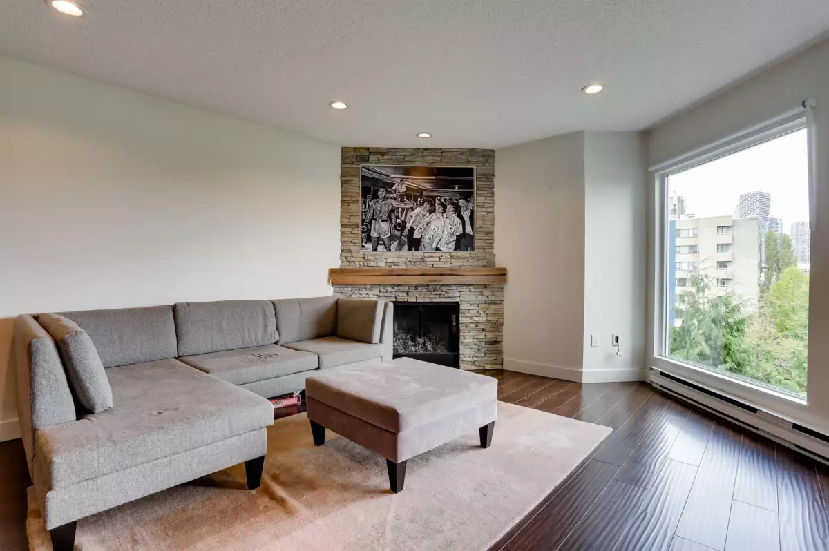Dining Area Photo of 305 1365 W 4th Avenue, Vancouver, BC