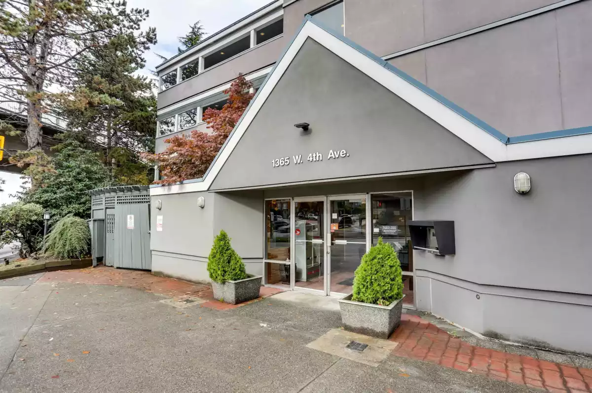 Entry Foyer Photo of 305 1365 W 4th Avenue, Vancouver, BC