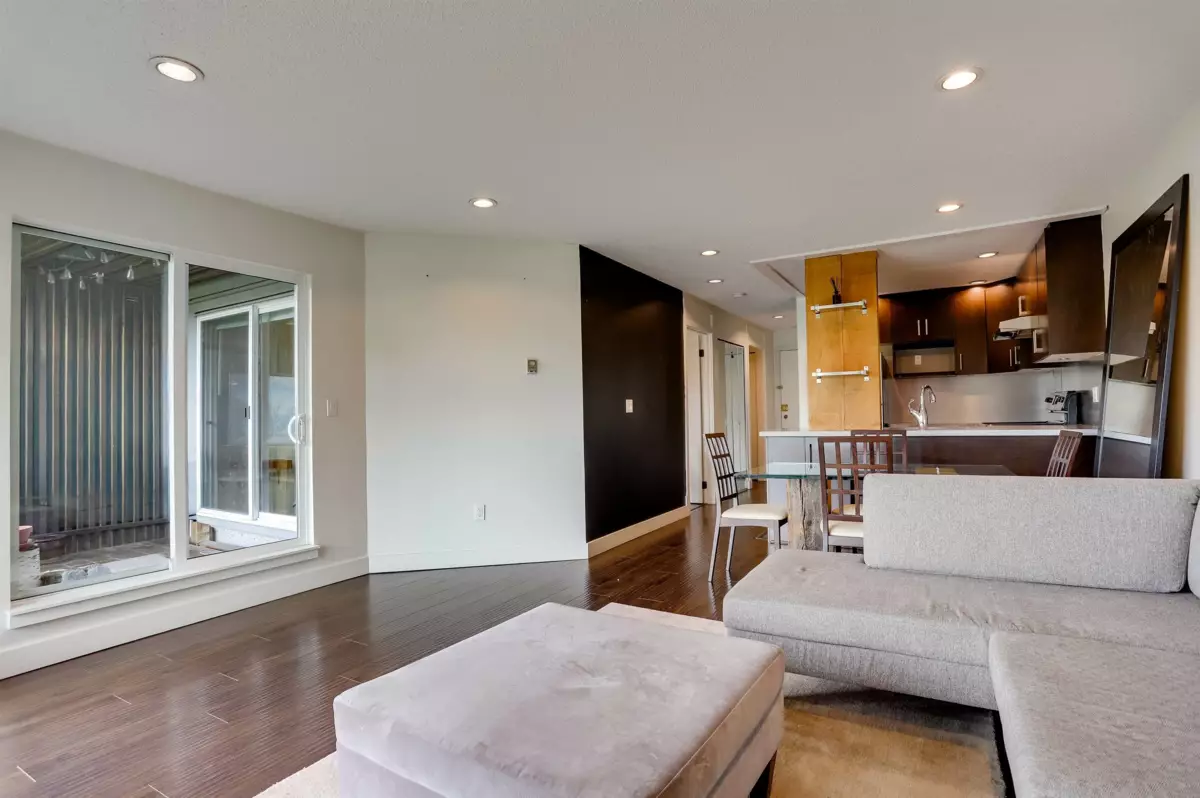 Kitchen Island Photo of 305 1365 W 4th Avenue, Vancouver, BC