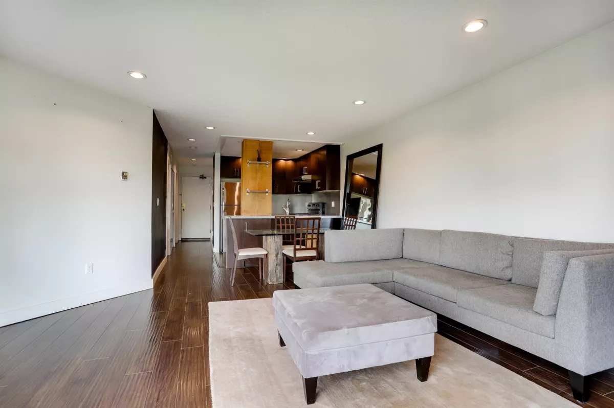 Kitchen Photo of 305 1365 W 4th Avenue, Vancouver, BC