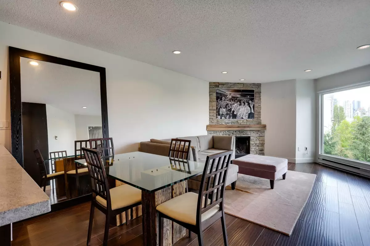 Living Room Photo of 305 1365 W 4th Avenue, Vancouver, BC