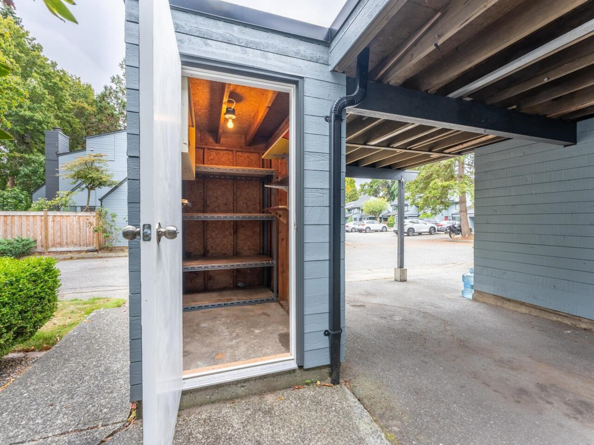 Powder Room Photo of 19 3851 Blundell Road, Richmond, BC