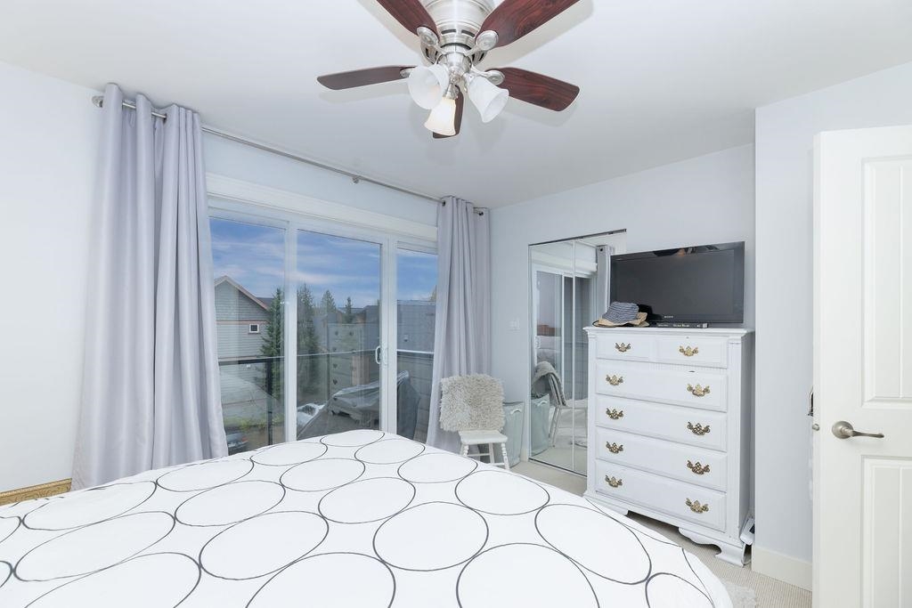 Hallway Photo of 14 728 Gibsons Way, Gibsons, BC