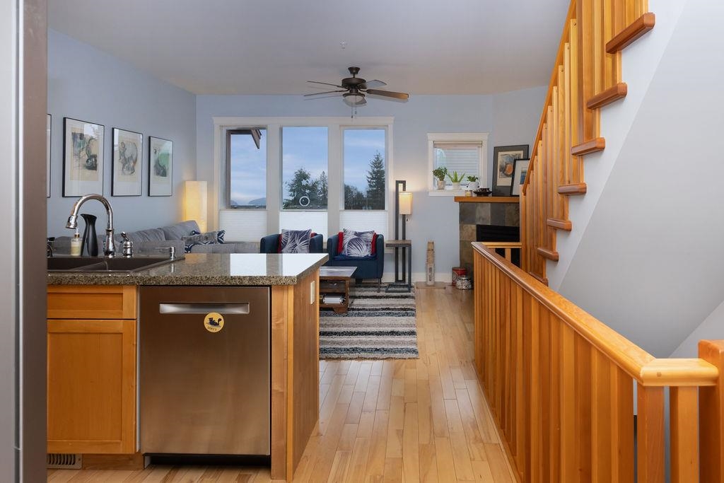 Kitchen Island Photo of 14 728 Gibsons Way, Gibsons, BC