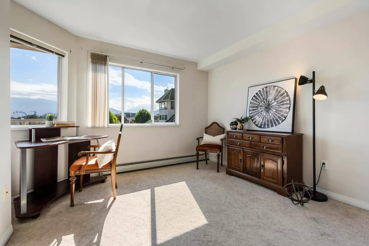 Entry Foyer Photo of 204 7685 Amber Drive, Chilliwack, BC