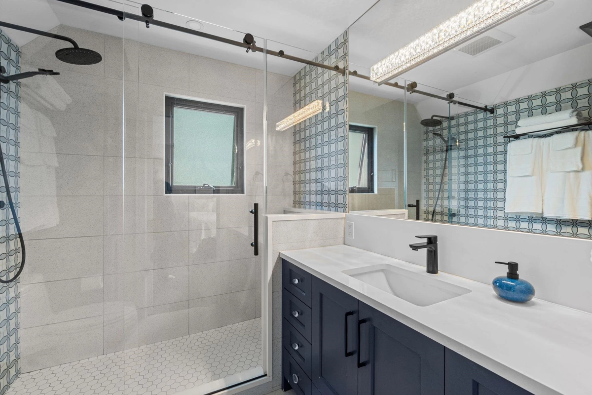 Guest Bathroom Photo of 15032 Spenser Drive, Surrey, BC