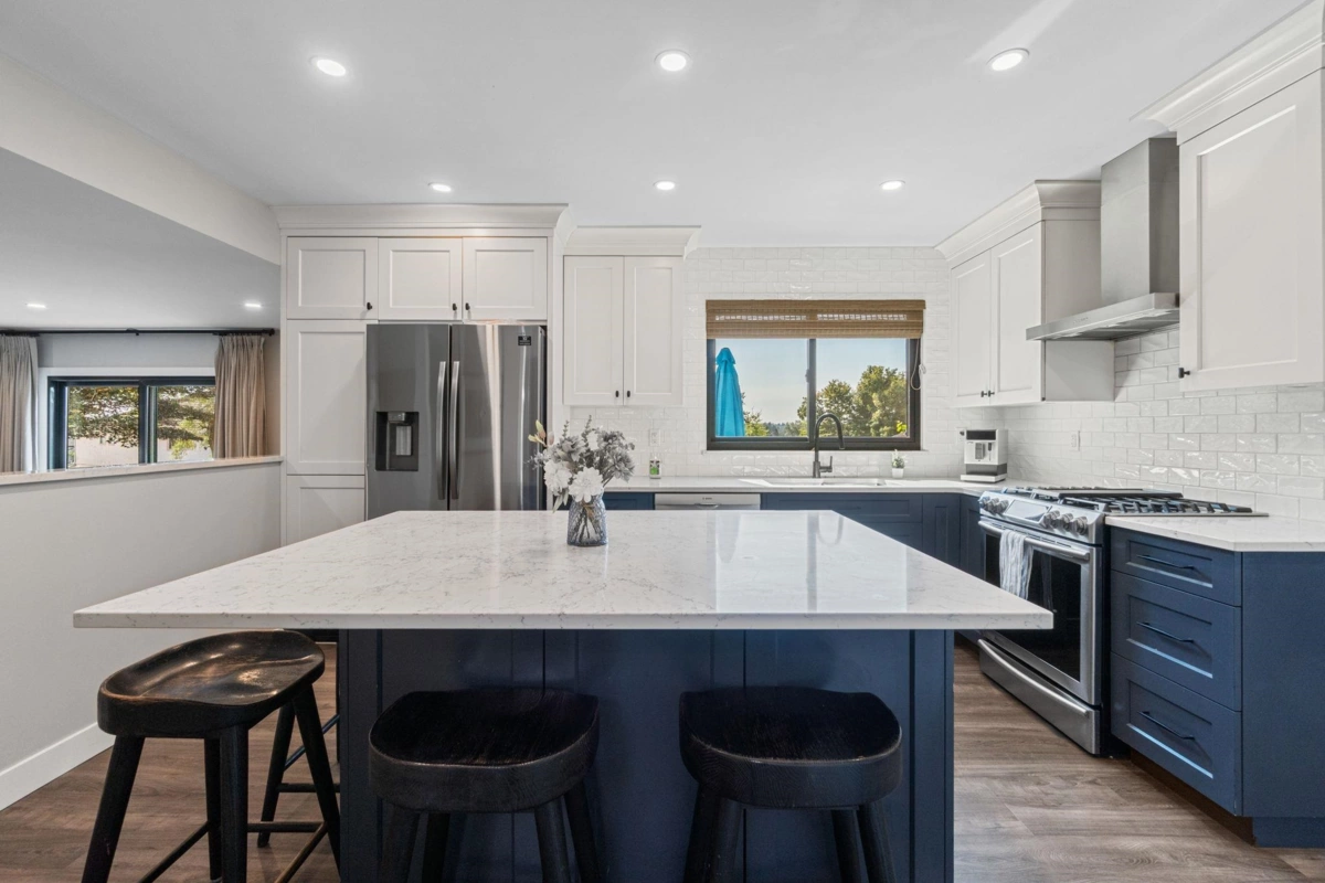 Kitchen Island Photo of 15032 Spenser Drive, Surrey, BC
