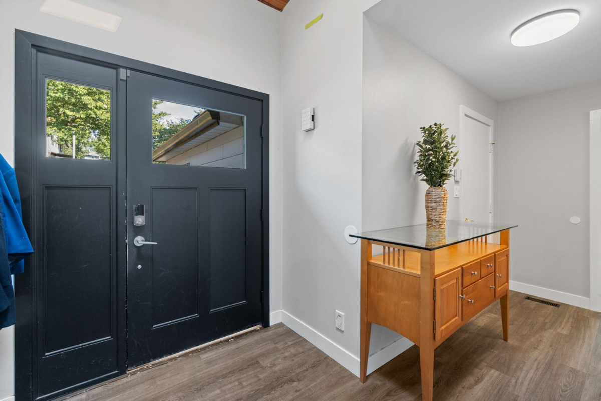 Living Room Photo of 15032 Spenser Drive, Surrey, BC