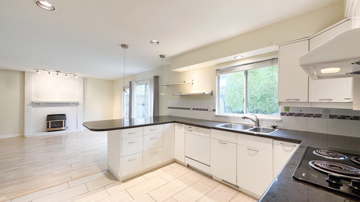 Powder Room Photo of 6159 45 Avenue, Delta, BC